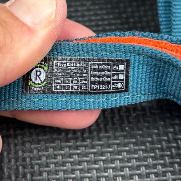 Boys Teva Sandals size 4-Like New! - Picture 4 of 7